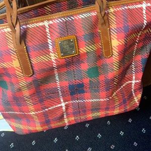 EUC Large Dooney & Bourke Dark Mauve Plaid Purse